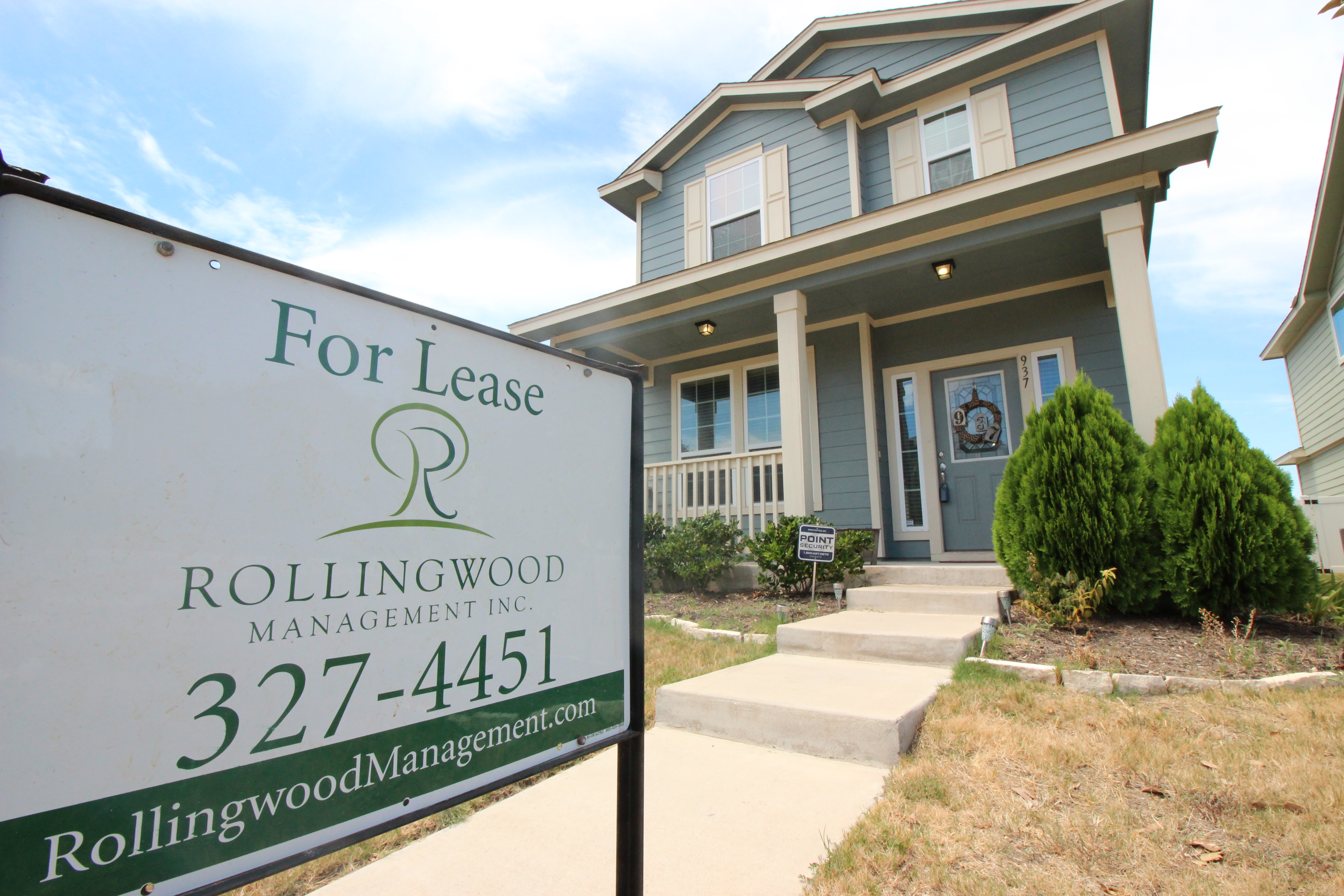 a%20Rollinwood%20Management%20Inc.%20sign%20in%20front%20of%20a%20home